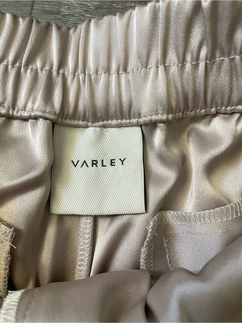 Varley Sarka High-Rise Short 4" in Silver Cloud, Size small - Picture 8 of 8